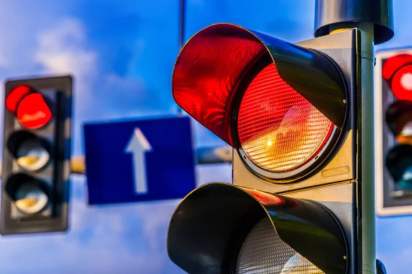 Traffic lights over urban intersection — Stock Photo, Image