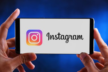 Smartphone Instagram logo görüntüleme holding eller