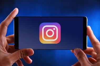 Smartphone Instagram logo görüntüleme holding eller