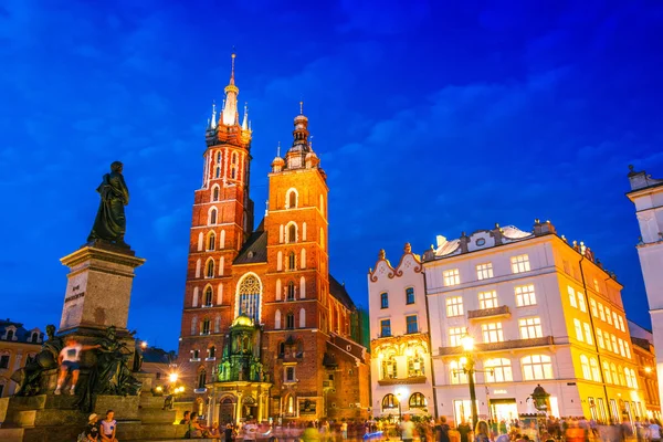 Main Market Square with Saint Mary's Basilica in Krakow, Poland — Stock Photo, Image