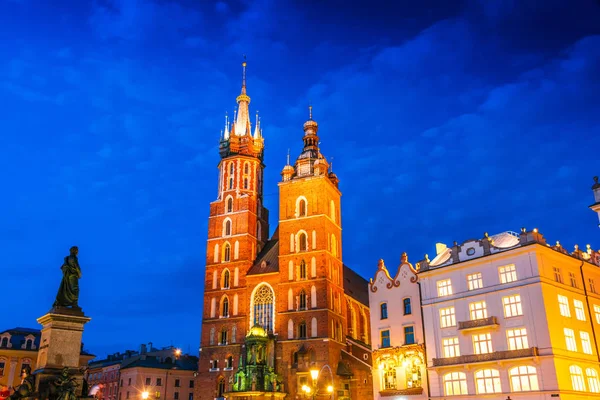 Main Market Square with Saint Mary's Basilica in Krakow, Poland — Stock Photo, Image