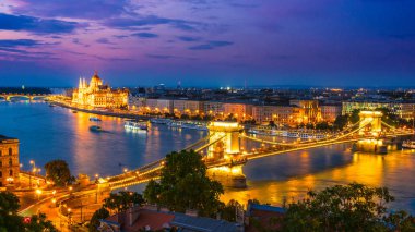 Gece Budapeşte panoramik görünüm