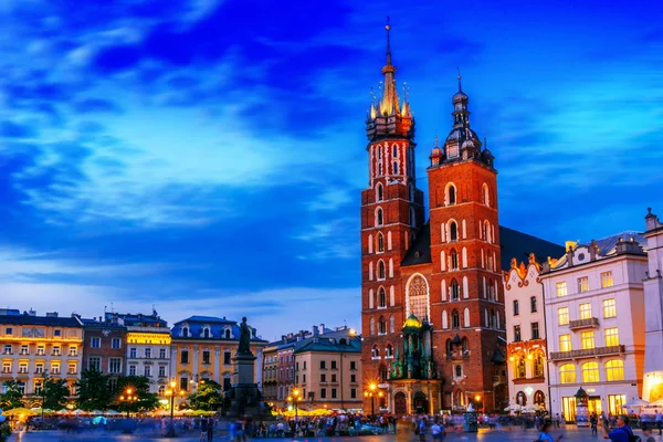 Main Market Square with Saint Mary's Basilica in Krakow, Poland — Stock Photo, Image