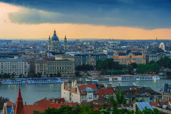 Panoramic view of Budapest after sunset — Stock Photo, Image