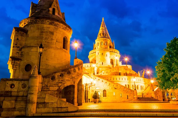 Bastião dos Pescadores no Castle Hill em Budapeste, Hungria — Fotografia de Stock