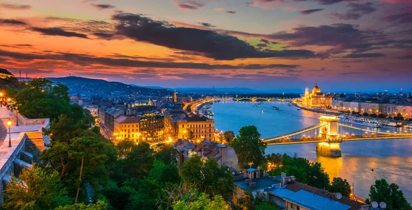 Vue panoramique de Budapest de nuit — Photo