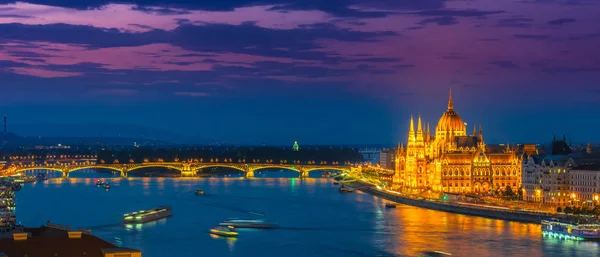 Vue panoramique de Budapest de nuit — Photo