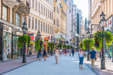 Ünlü Vaci sokak, Budapeşte ana alışveriş caddesi
