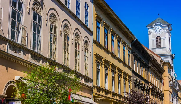Slavná Vaci Street, hlavní nákupní ulice v Budapešti — Stock fotografie
