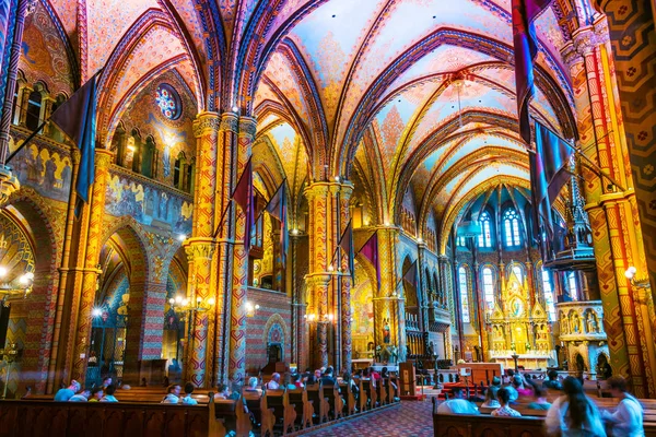 Interior de la iglesia de Matthias en la colina del castillo en Budapest —  Fotos de Stock