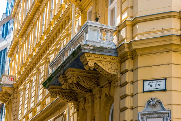 Famous Vaci street, the main shopping street in Budapest — Stock Photo, Image