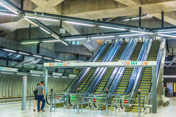 Interno della stazione della metropolitana Kalvin Ter a Budapest, Ungheria — Foto Stock