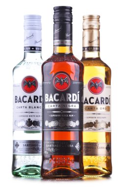 Bacardi rom şişeleri