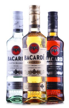 Bacardi rom şişeleri