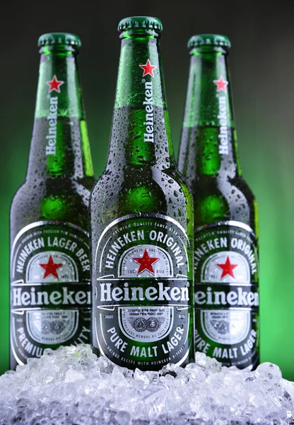 Tres botellas de cerveza Heineken —  Fotos de Stock