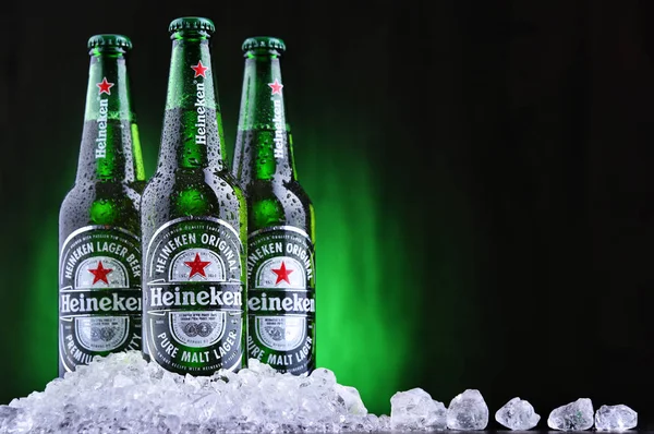 Tres botellas de cerveza Heineken — Foto de Stock