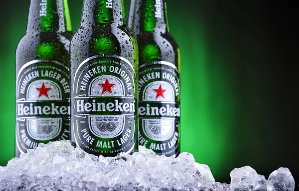 Три бутылки пива Heineken — стоковое фото