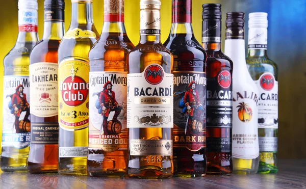 Flessen van best verkopende wereldwijde rum merken — Stockfoto