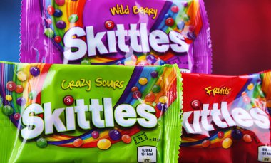 Skittles şeker paketleri