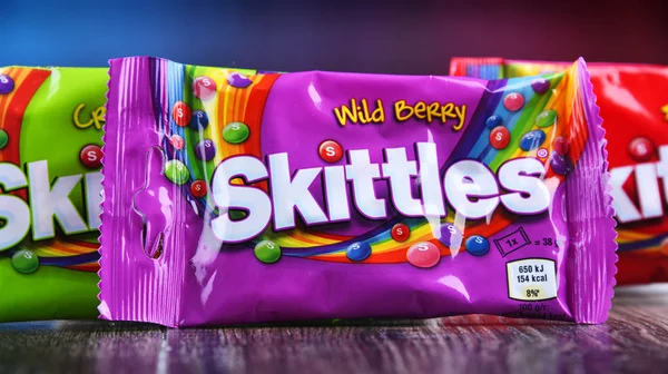 Пакеты конфет Skittles — стоковое фото