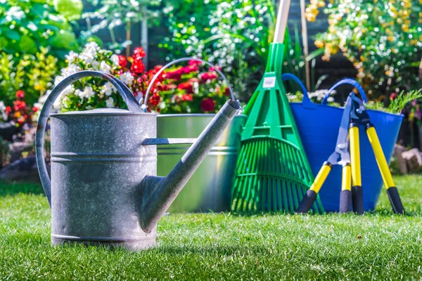 Gardening tools on the grass in the garden — Stock Photo, Image