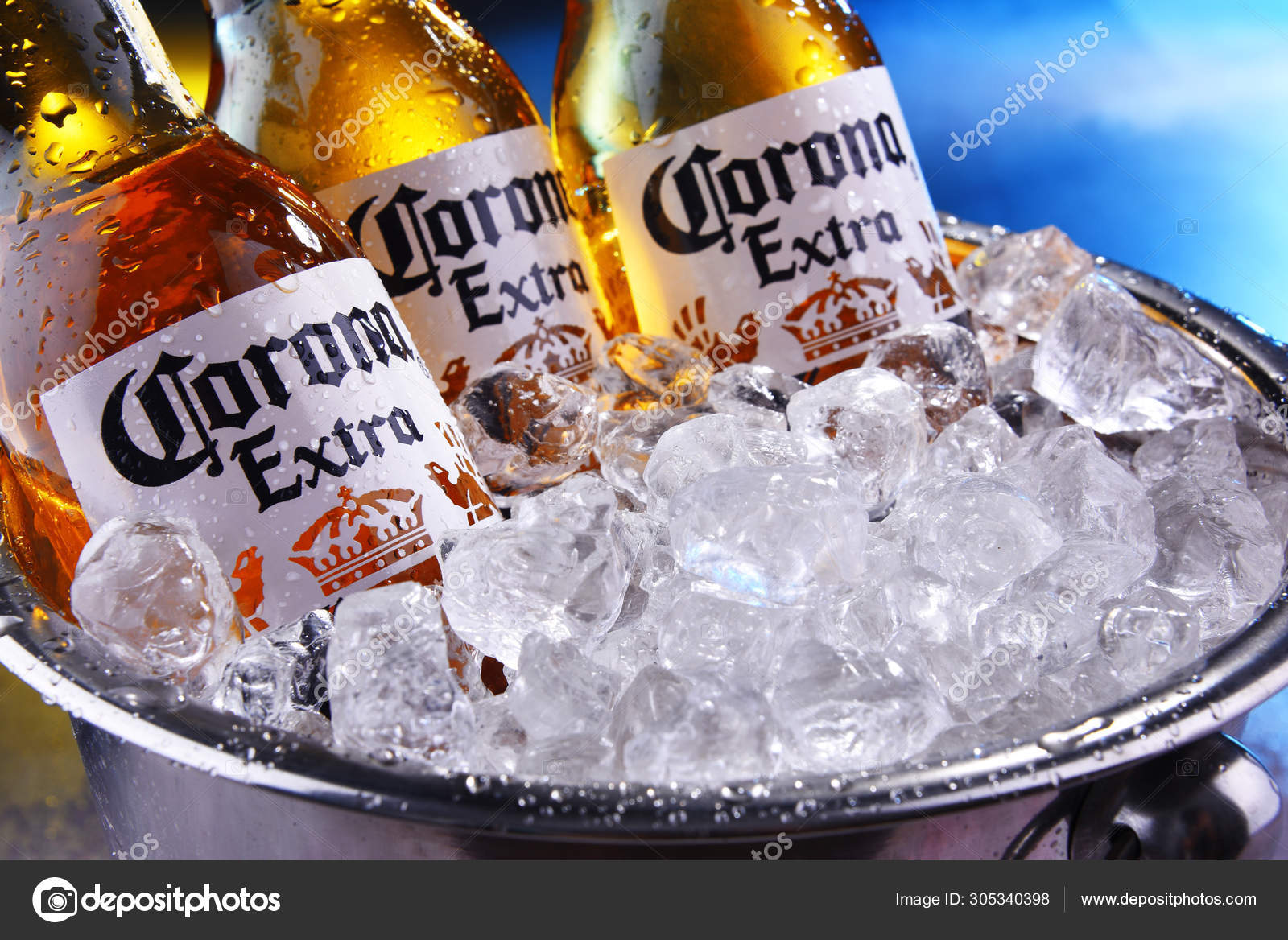 Bottles of Corona Extra beer the bucket with ice Stock Editorial Photo © monticello #305340398
