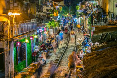 Hanoi 'deki ünlü tren yolu turizm merkezi.