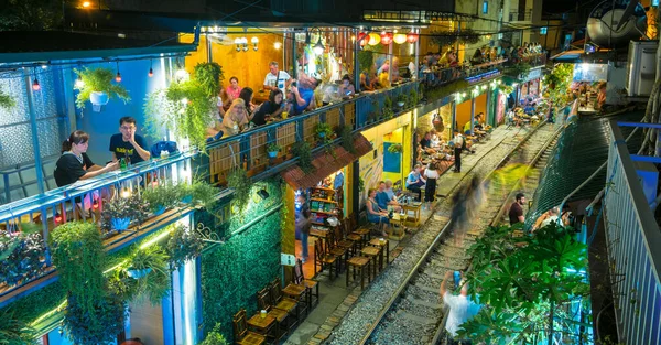 Słynny pociąg Street popularne miejsce turystyczne w Hanoi — Zdjęcie stockowe