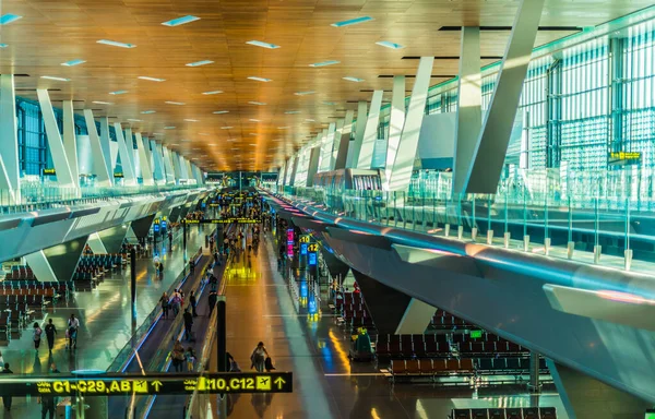 Intérieur de l'aéroport international Hamad à Doha, Qatar — Photo