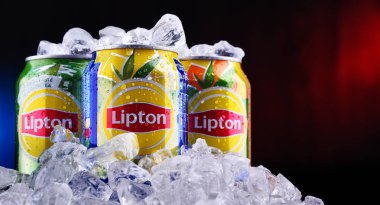 Üç kutu Lipton Ice Tea meşrubatı..