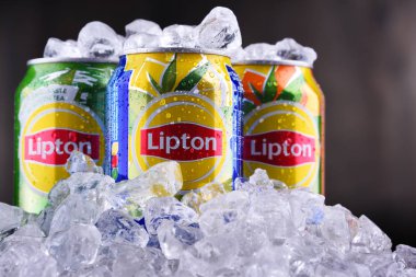 Üç kutu Lipton Ice Tea meşrubatı..