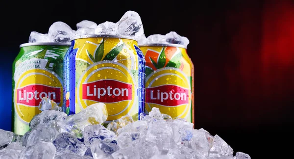Üç kutu Lipton Ice Tea meşrubatı..