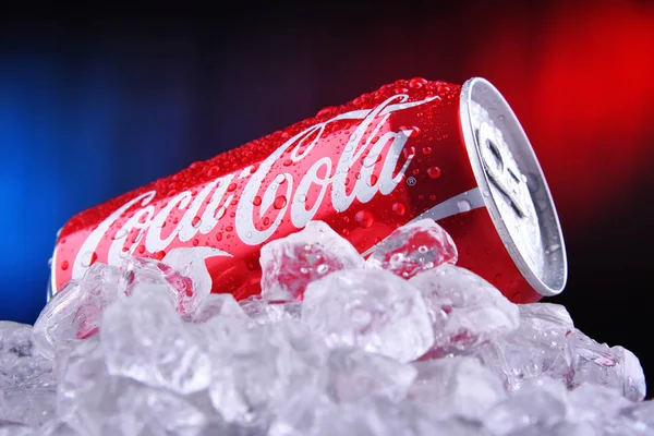 Canette de Coca-Cola avec glace concassée — Photo