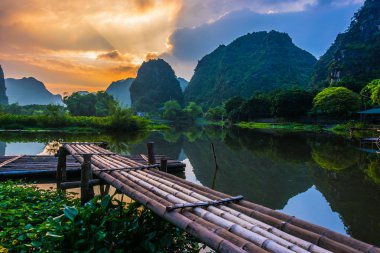 Trang An, Ninh Binh, Vietnam yakınlarında manzaralı bir bölge.