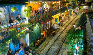 Hanoi 'deki ünlü tren yolu turizm merkezi.