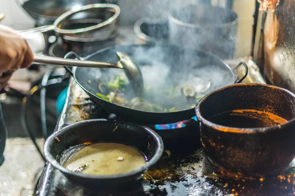 Local food cooked in a street restaurant in Hanoi, Vietnam — Stock Photo, Image