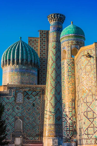 Registan, uma antiga praça pública em Samarcanda, Uzbequistão — Fotografia de Stock