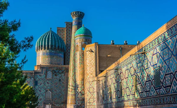 雷吉斯坦，乌兹别克斯坦撒马尔罕的一个老公共广场 — 图库照片