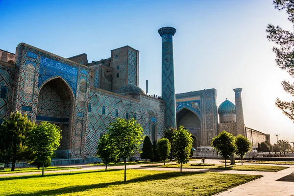 Registan, una antigua plaza pública en Samarcanda, Uzbekistán —  Fotos de Stock