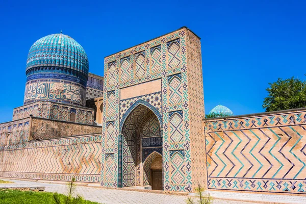 Мечеть Биби-Ханым в Самарканде — стоковое фото