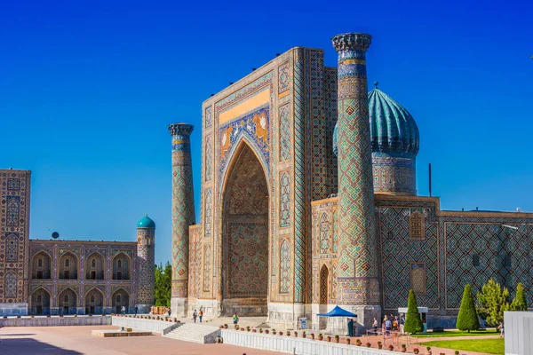 Registan, une vieille place publique à Samarkand, Ouzbékistan — Photo