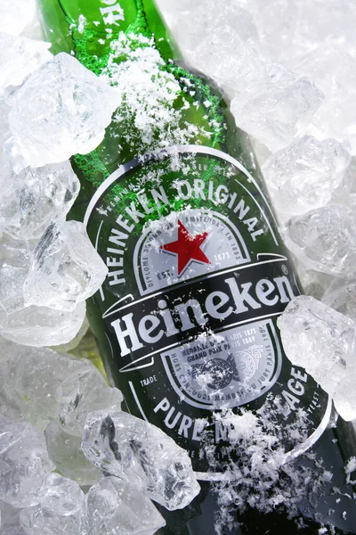 Poznan Pol Května 2020 Láhev Piva Heineken Lager Vlajkový Produkt — Stock fotografie