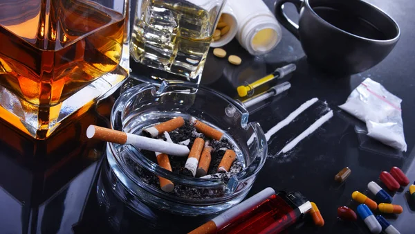 Sustancias Adictivas Incluyendo Alcohol Cigarrillos Drogas — Foto de Stock