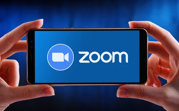 Poznan Pol May 2020 Hands Holding Smartphone Displaying Logo Zoom — Stock Photo, Image