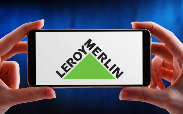 Poznan Pol Mayıs 2020 Geliştirme Bahçe Perakendecisi Leroy Merlin Logosunu — Stok fotoğraf