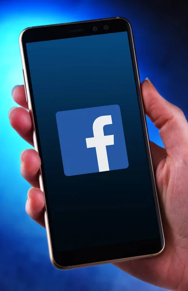 Poznan Pol Maggio 2020 Smartphone Portatile Che Mostra Logo Facebook — Foto Stock