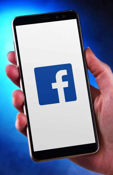 Poznan Pol Maggio 2020 Smartphone Portatile Che Mostra Logo Facebook — Foto Stock