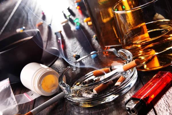 Závislé Látky Včetně Alkoholu Cigaret Drog — Stock fotografie