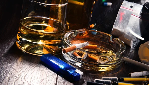 Missbruksämnen Inklusive Alkohol Cigaretter Och Narkotika — Stockfoto