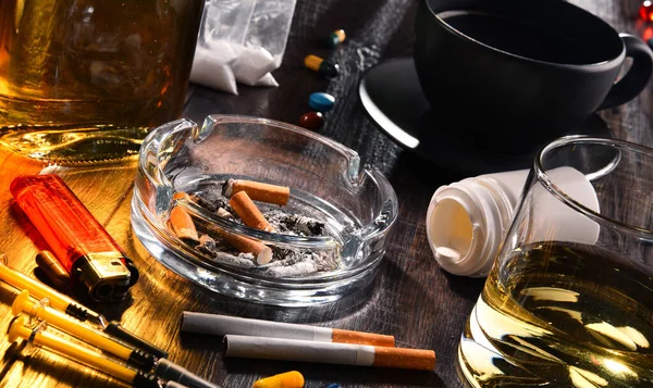 Залежні Речовини Включаючи Алкоголь Сигарети Наркотики — стокове фото